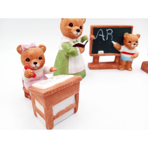 Homco Classroom Bear Figure Set Teacher Students Chalkboard Globe Desk Vintage - Picture 4 of 16